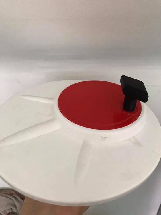 Poignée essoreuse à salade